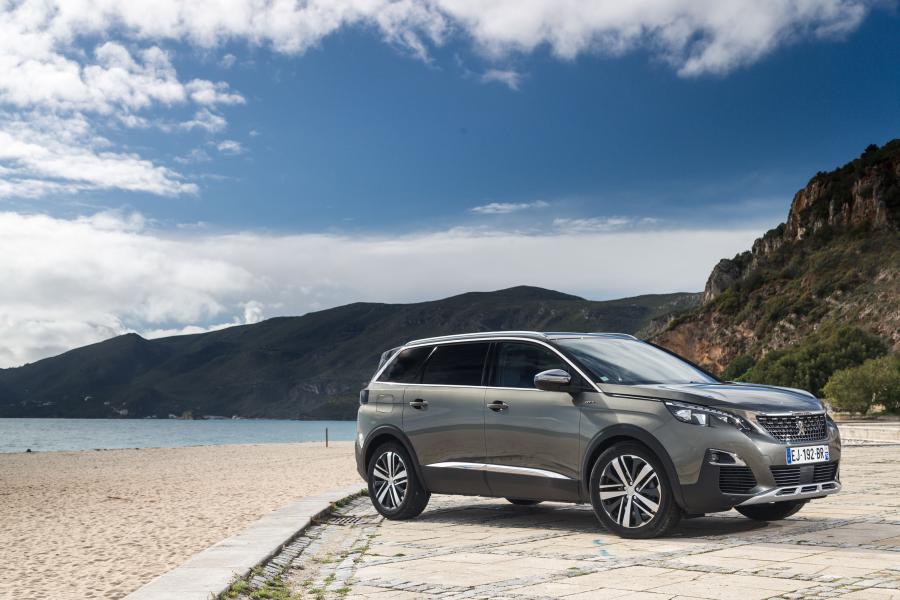 Peugeot 5008 GT 2016 года  (WW) (фото 16 из 27)